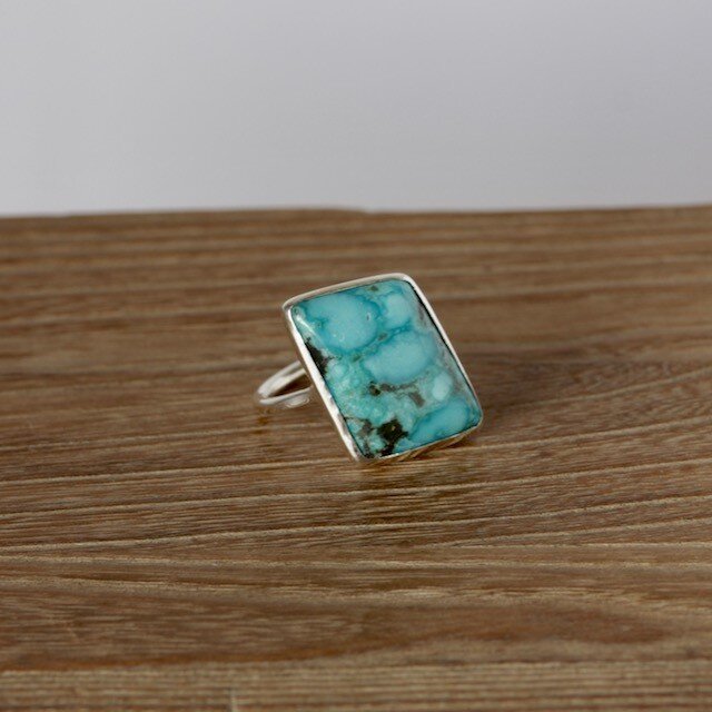天然トルコ石シルバーリング13.36ct|13〜14号キングマン産☆原石から磨いた1点もの!の画像1枚目