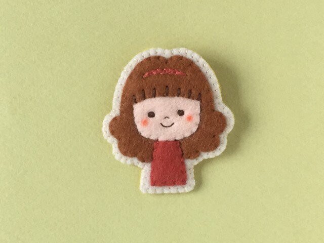h様ご予約品 女の子のブローチの画像1枚目