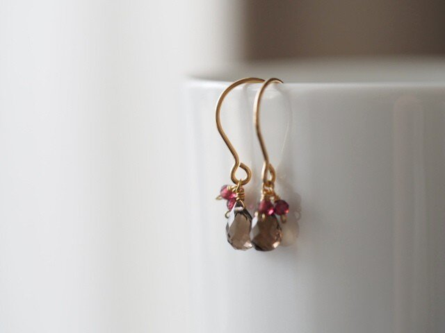 14kgf:*mini*ピアス スモーキークォーツ&ガーネット (№8022)の画像1枚目