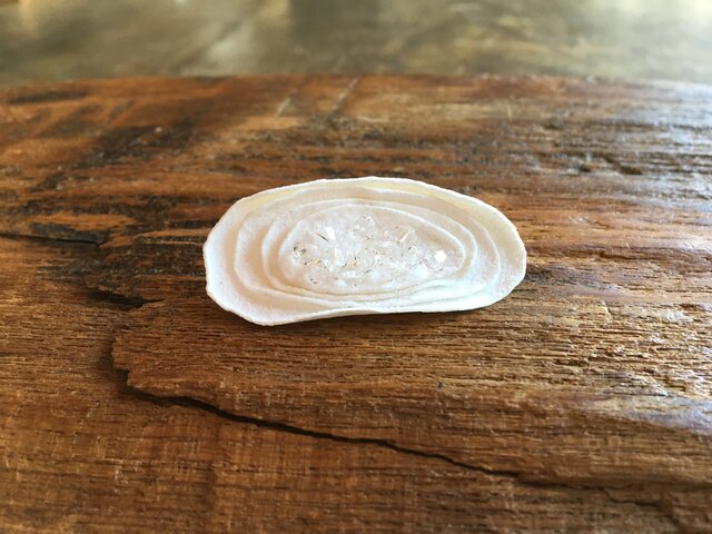 革花のブローチピン(スワロフスキー) 金具3.5cm ホワイトの画像1枚目