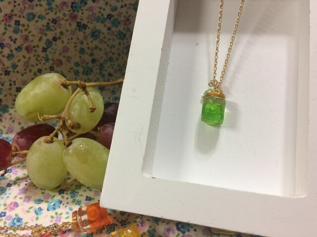 レジンジャム瓶のネックレス(キウイ)の画像1枚目