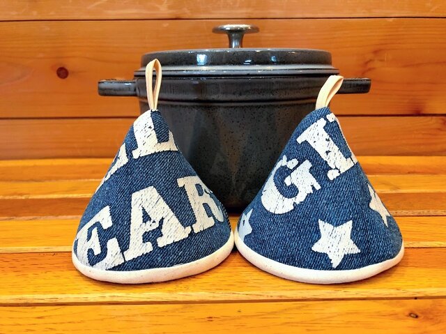 2個セット★三角鍋つかみ★staub ルクルーゼ等にいかがでしょうか?★鍋つかみ ミトン 北欧 デニムの画像1枚目