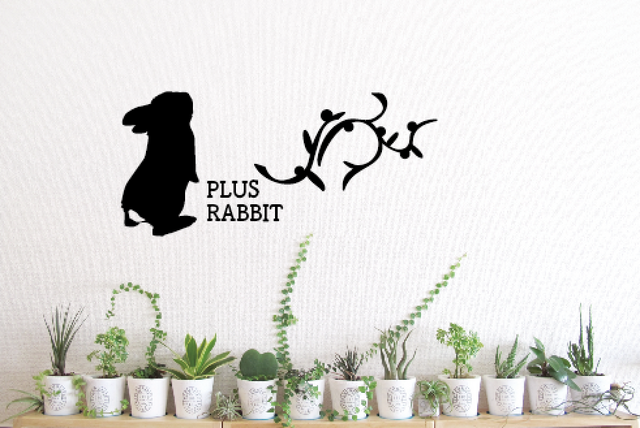 <+R>RABBIT ウォールステッカー・唐草メロディ・立ち耳A4の画像1枚目