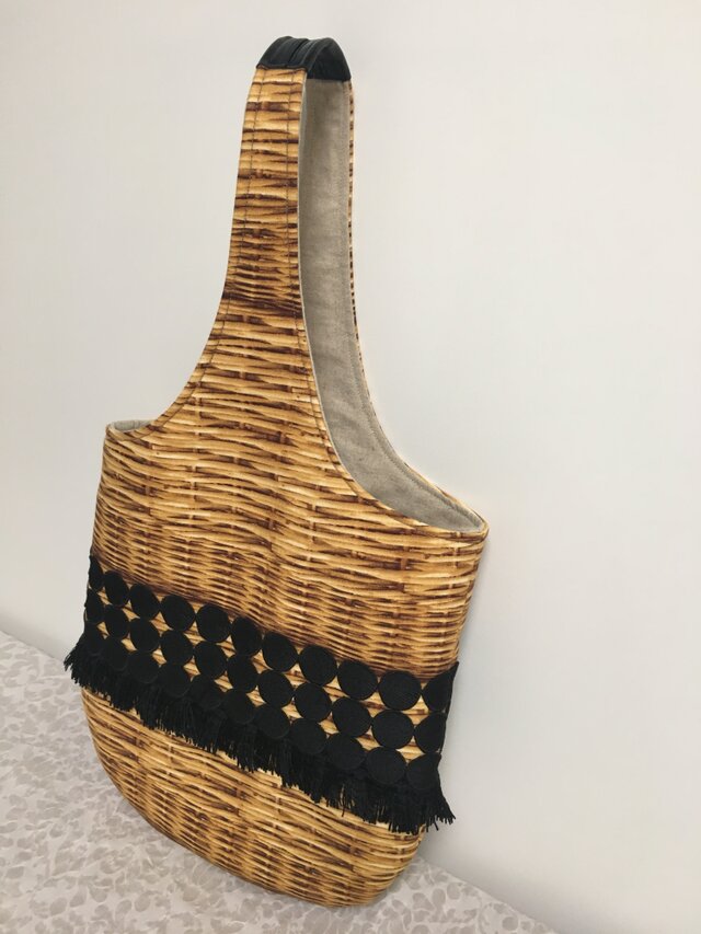 バスケット柄転写風プリント✖黒レースのワンハンドルbagの画像1枚目