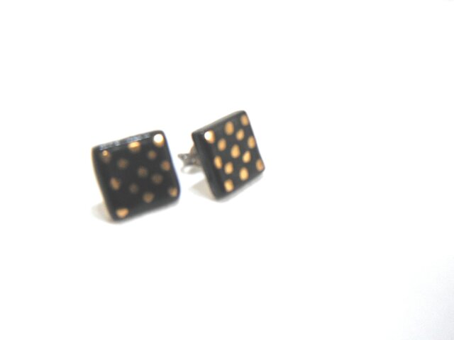 金彩dot square pierce(黒)の画像1枚目