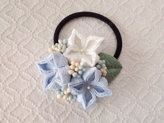 つまみ細工 紫陽花♡ベビーヘアクリップ　ヘアゴム つまみ細工〉紫陽花のヘアゴム(ピンクと淡桜) | iichi 日々の