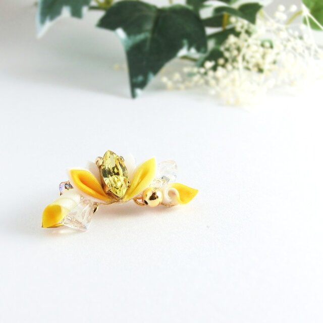 【受注生産】イヤーカフ(月の欠片)<ジョンキル>つまみ細工&スワロフスキーの画像1枚目
