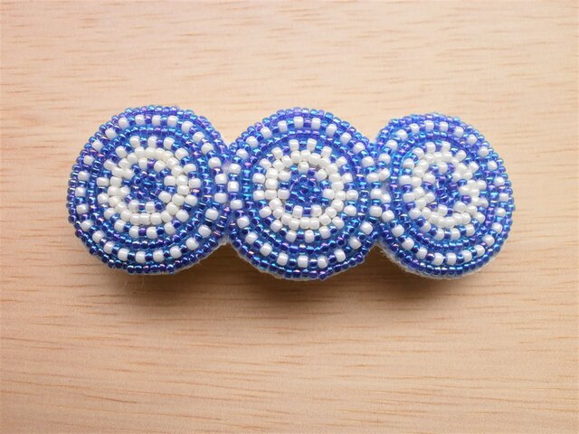 ビーズ丸模様刺繍のバレッタ(青)の画像1枚目