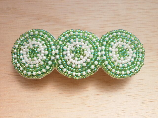ビーズ丸模様刺繍のバレッタ(緑)の画像1枚目