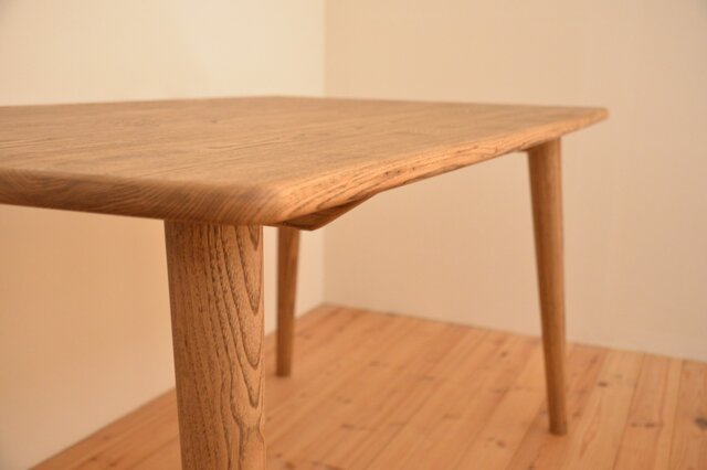 無垢クリ（栗の木）樽型の優しい形のダイニングテーブル・アンティーク