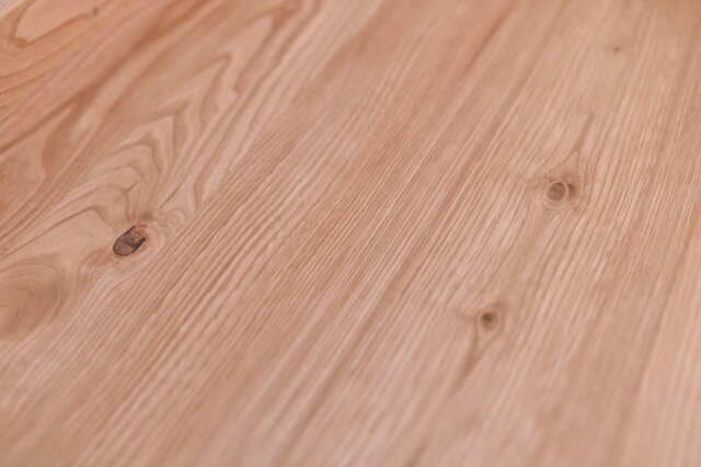 無垢クリ（栗の木）樽型・優しい形のダイニングテーブル・ナチュラル