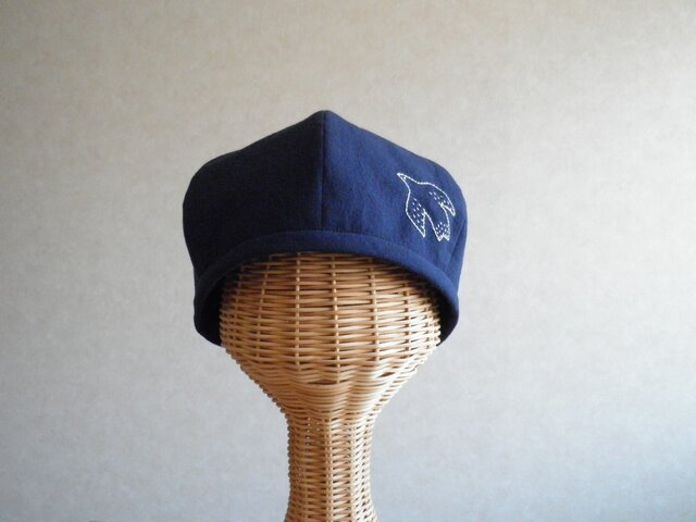 鳥さんの刺繍、ベレー帽 ネイビーのコットンリネン | iichi 日々の
