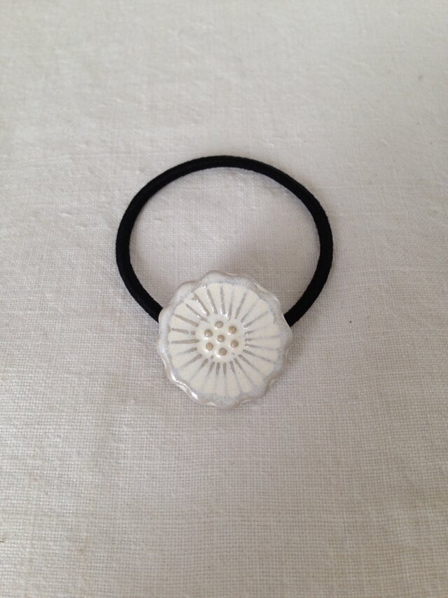 ヘアゴム(白花)E