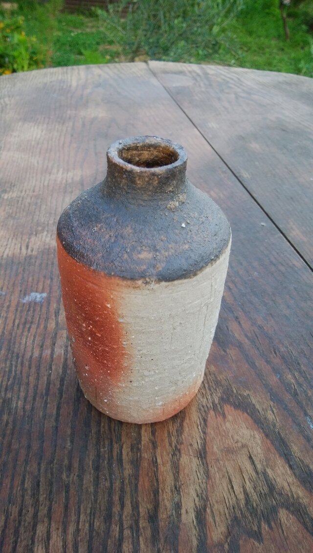 焼き締め花入れの画像1枚目