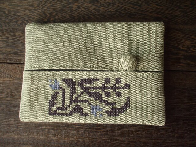 クロスステッチ花刺繍のティッシュケース カーキグリーン | iichi 日々
