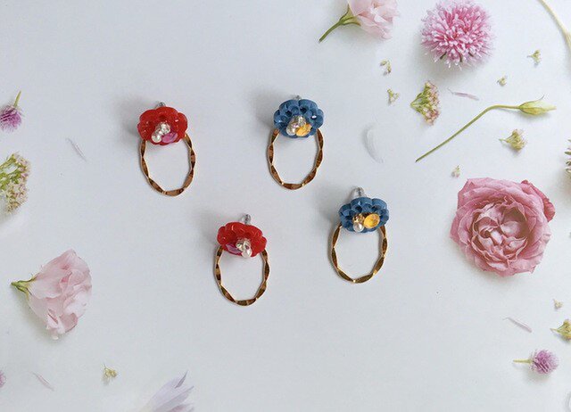 【2way】お花のボタンとオーバルリングのピアスの画像1枚目