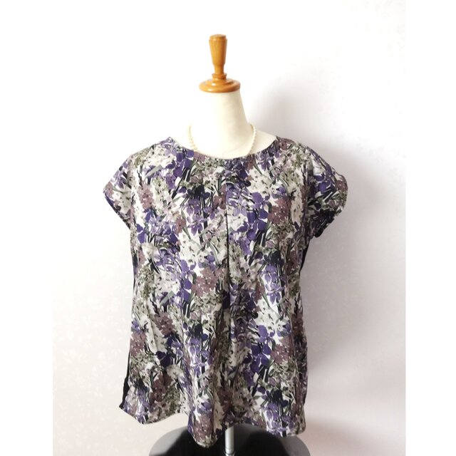 リバティ　ウィットリーの後ろ切り替えプルオーバー