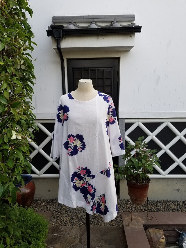 着物リメイク　手作り　かわいらしい柄　浴衣　変型チュニック