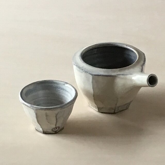 【受注制作】粉引面取り片口・ぐい吞みセットの画像1枚目