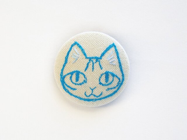 くるみボタンの刺繍ブローチ(トラ)の画像1枚目