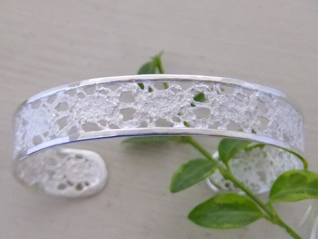 白銀のレース*925バングルの画像1枚目