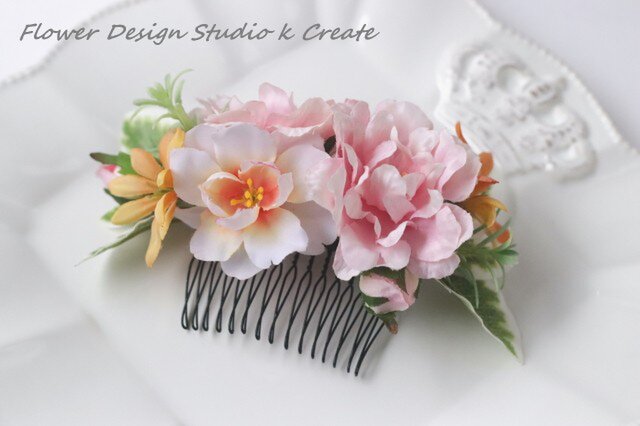 ウェディングにも ピンクの薔薇とローズマリーのコーム 浴衣 ピンク バラ オレンジ 髪飾り バラ Iichi ハンドメイド クラフト作品 手仕事品の通販