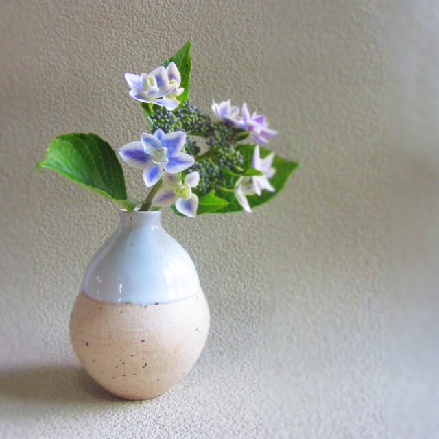 しろ花器(中)の画像1枚目