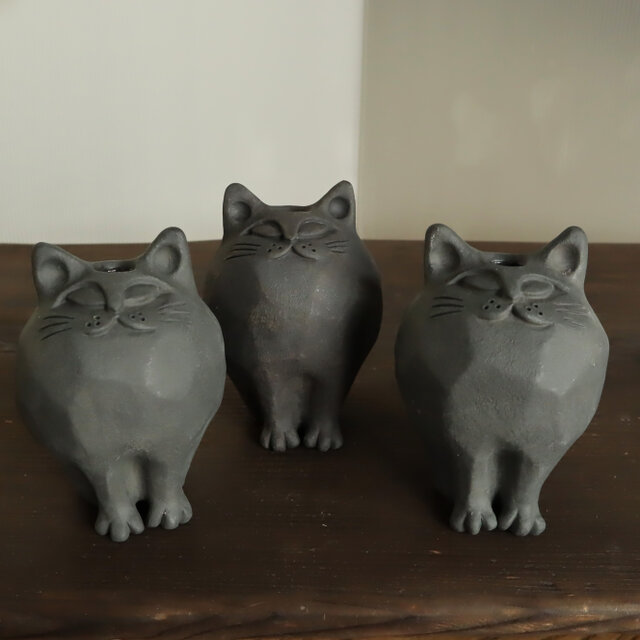 削り猫/黒（中）花器 | iichi 日々の暮らしを心地よくするハンドメイド