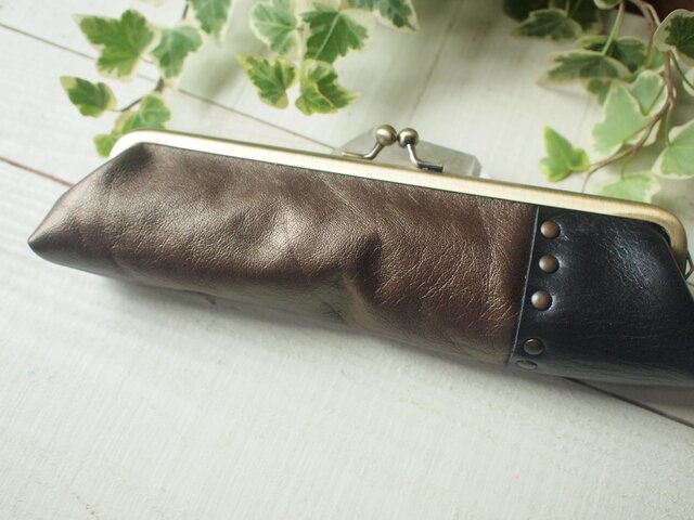 本革とリバティプリント ラメ茶と黒色 がま口ペンケース | iichi