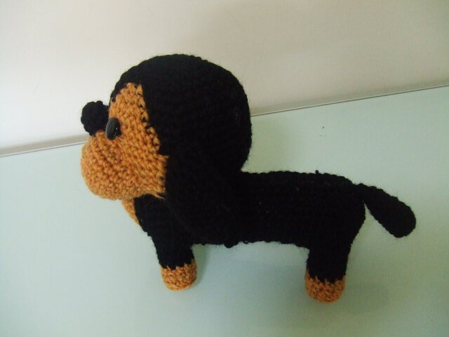 ダックスフンドのあみぐるみ | iichi 日々の暮らしを心地よくする