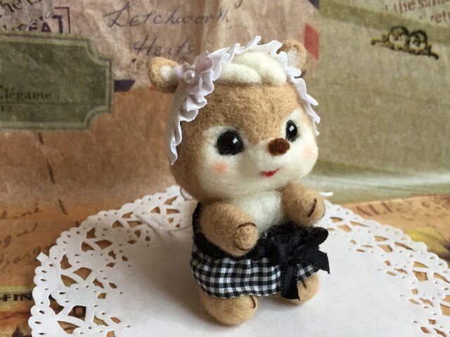 かわうそ カフェ メイド 女の子 エプロン 羊毛フェルト | iichi 日々の