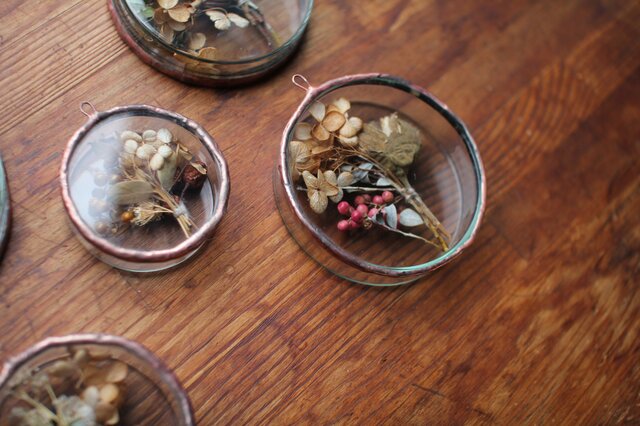 訳あり品SALE♡アンティーク調のドライフラワーブローチ ドライフラワー小物 | iichi 日々の暮らしを心地よくするハンドメイド