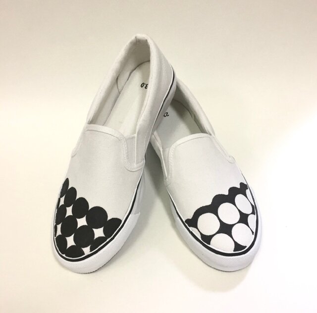 しろくろ水玉のアシンメトリースリッポンの画像1枚目