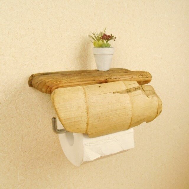 【温泉流木】竹で押さえる流木トイレットペーパーホルダー 流木インテリアの画像1枚目