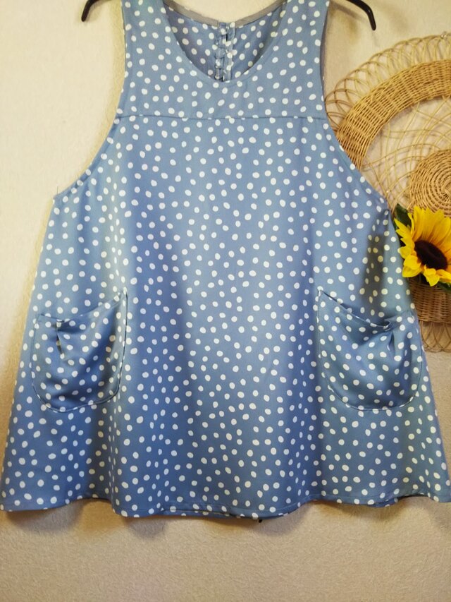 水色ドットのやわらかチュニックエプロンの画像1枚目