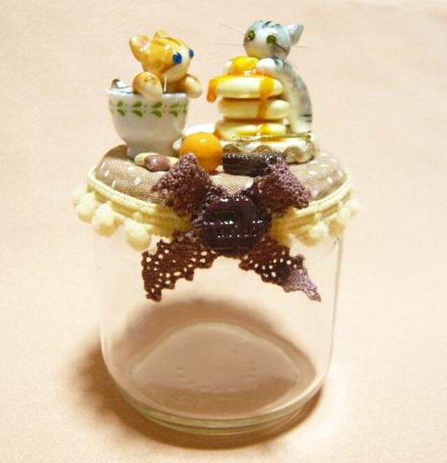 にゃんこのしっぽ○ホットケーキのデコボトル○小物入れ〇猫〇ミニチュアの画像1枚目