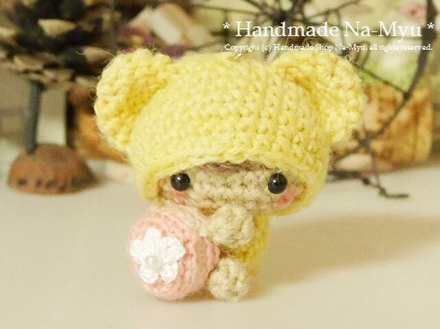 【受注制作】クマ耳帽子のベビーちゃん・マカロン抱っこ (S)/ボールチェーンの画像1枚目