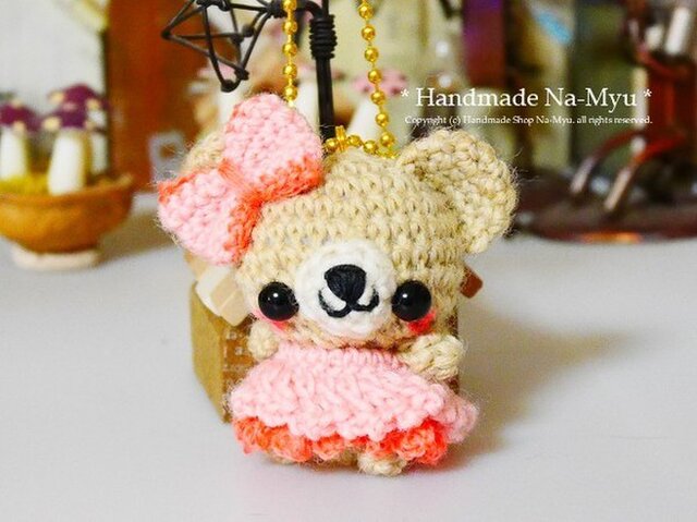 【受注制作】あみぐるみ・ふわふわワンピのちびクマちゃん♪(リボン)・桜・(S)/ボールチェーンの画像1枚目