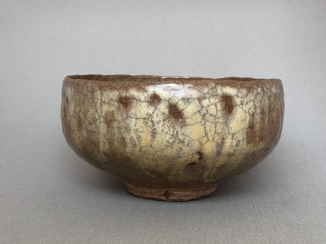 灰釉平鉢の画像1枚目
