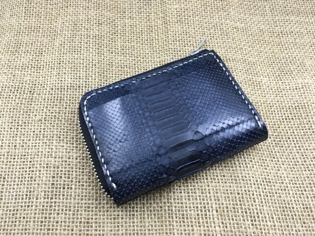 手のひらサイズ!外ポケット付きミニL字ファスナー財布【パイソンネイビー】の画像1枚目
