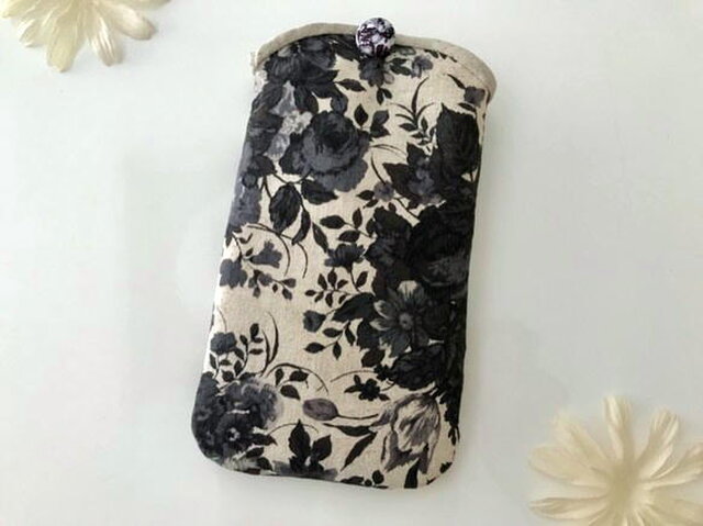 スマホケース アンティークフラワー 黒の画像1枚目