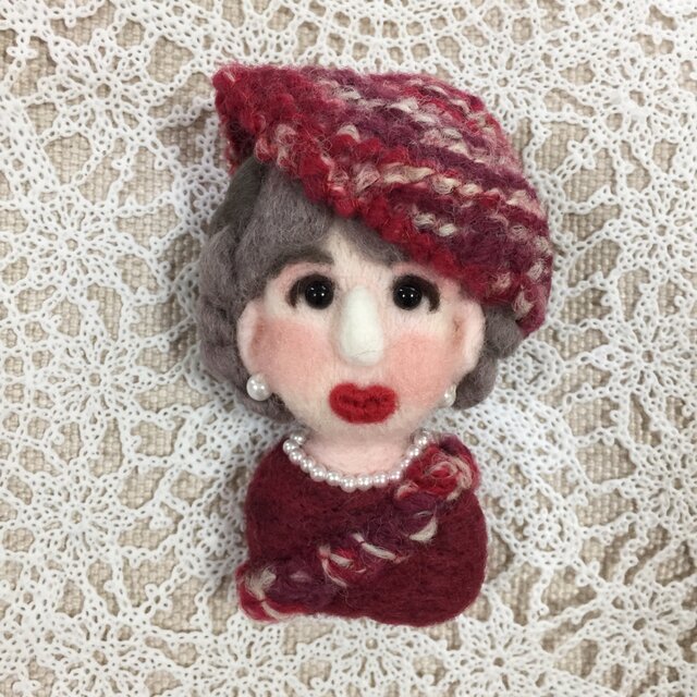 大人ブローチ(秋 先取りマダムさん)の画像1枚目