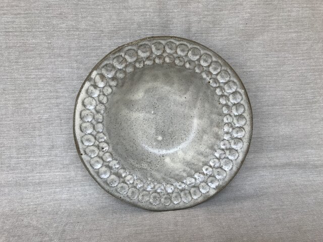粉ひきのリム皿(小丸しのぎ柄)の画像1枚目