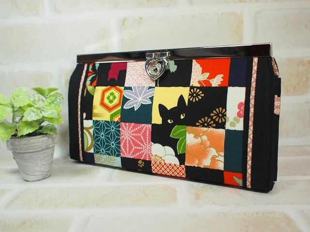 ご依頼品 市松和柄+ちょっと猫の斜めハート口金長財布の画像1枚目