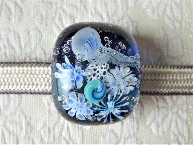 《クラゲ》 帯留め ガラス とんぼ玉 海月 浴衣 着物の画像1枚目