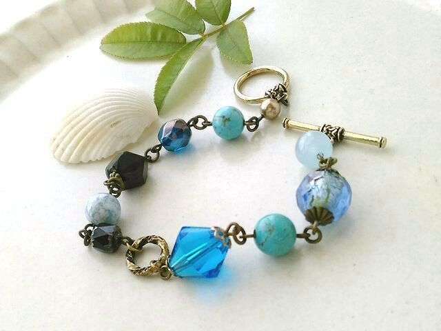 海の色を集めた、シックな大人色のブレスレット の画像1枚目