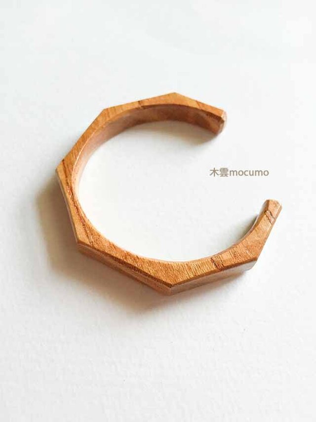 ケヤキの木のバングル *8mm幅 × 手首の周囲 約152〜155mm*の画像1枚目