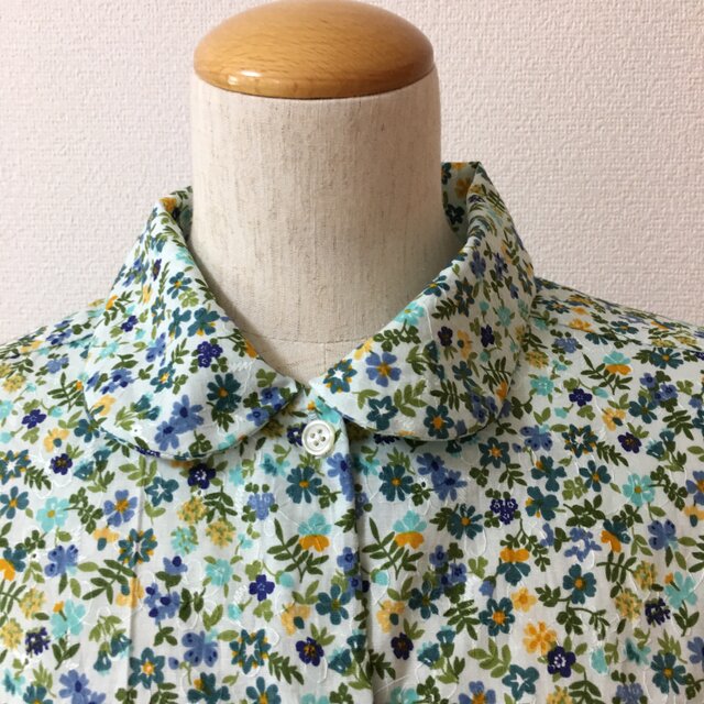 ブラウスの画像1枚目