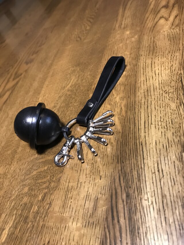 黒色鈴キーホルダーの画像1枚目