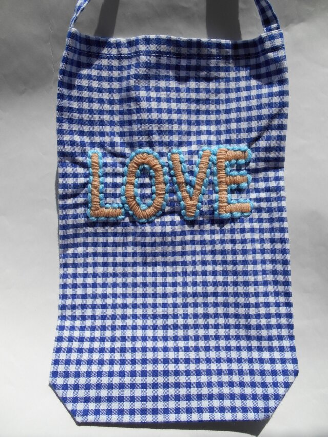 ギンガムチェックティッシュケース LOVE刺繍入の画像1枚目